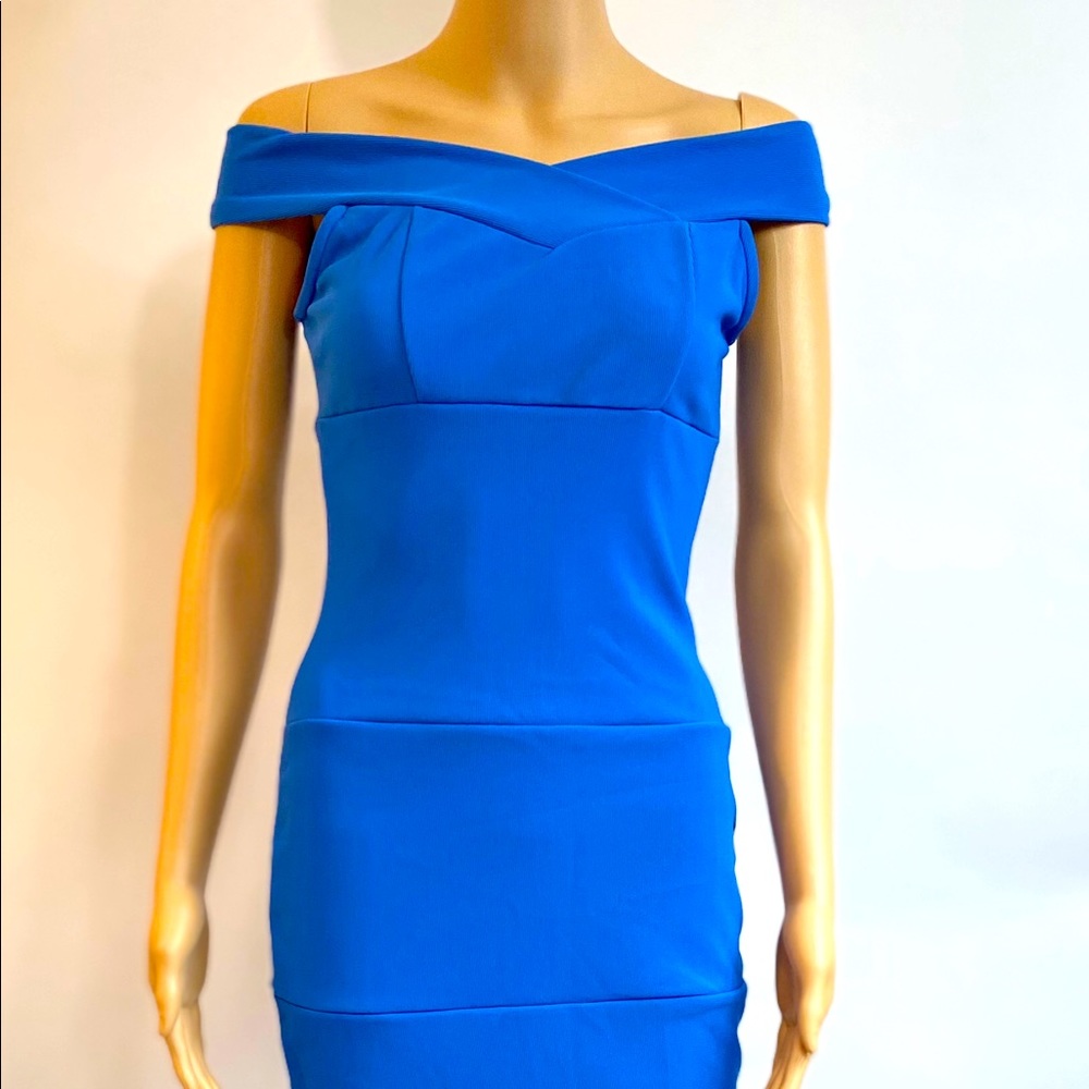 Bodycon midi dress in the color light blue